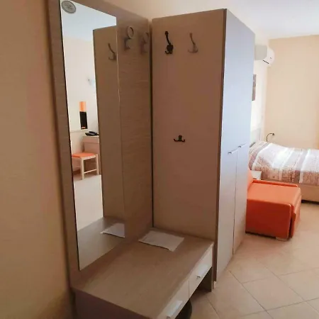 Hotel de apartamente Studio Kris Royal Sun *