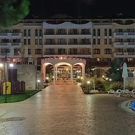 Апартхотел Studio Kris Royal Sun