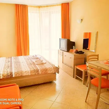 Studio Kris Royal Sun Апартхотел